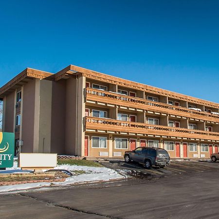 Quality Inn East Dubuque ภายนอก รูปภาพ