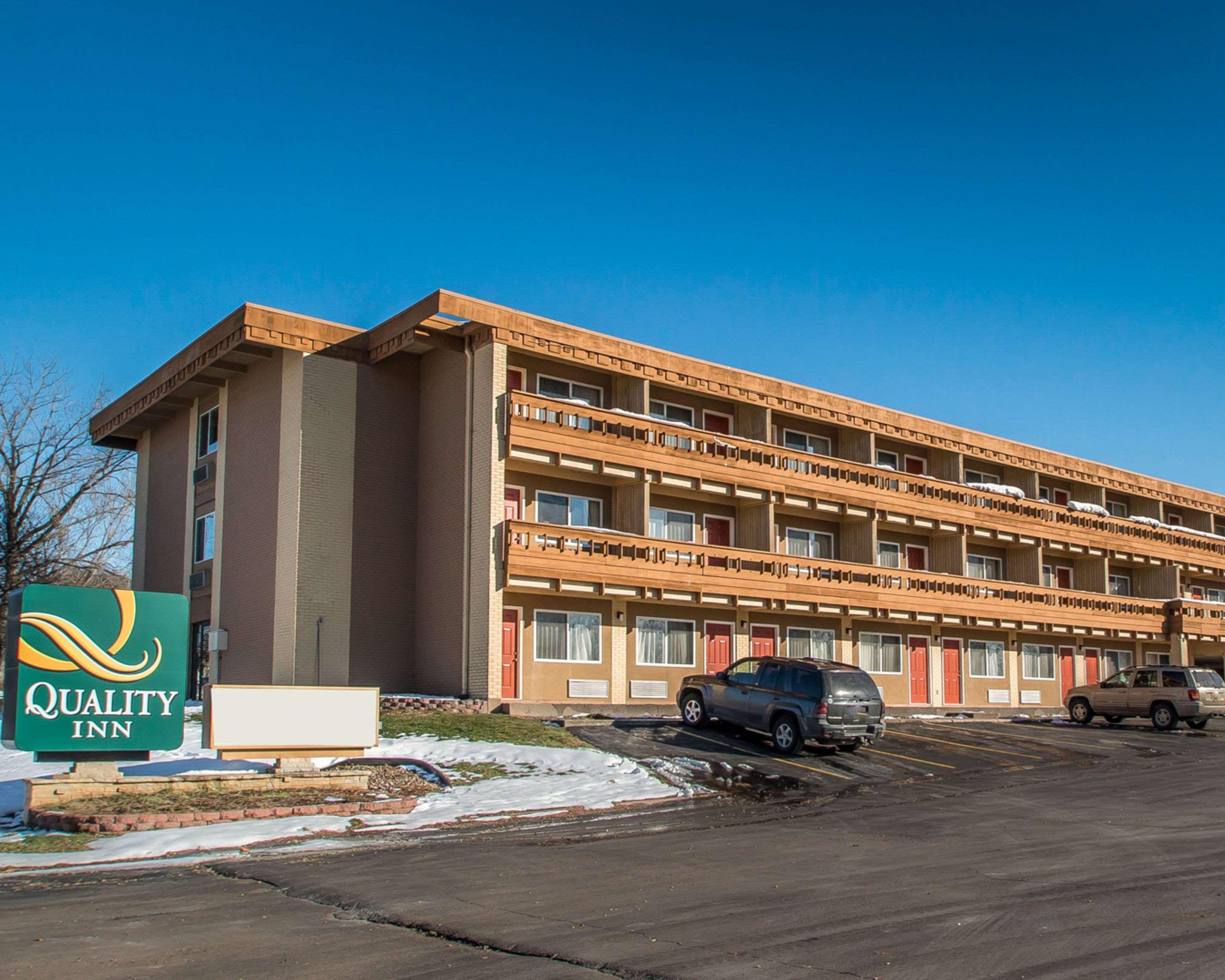 Quality Inn East Dubuque ภายนอก รูปภาพ