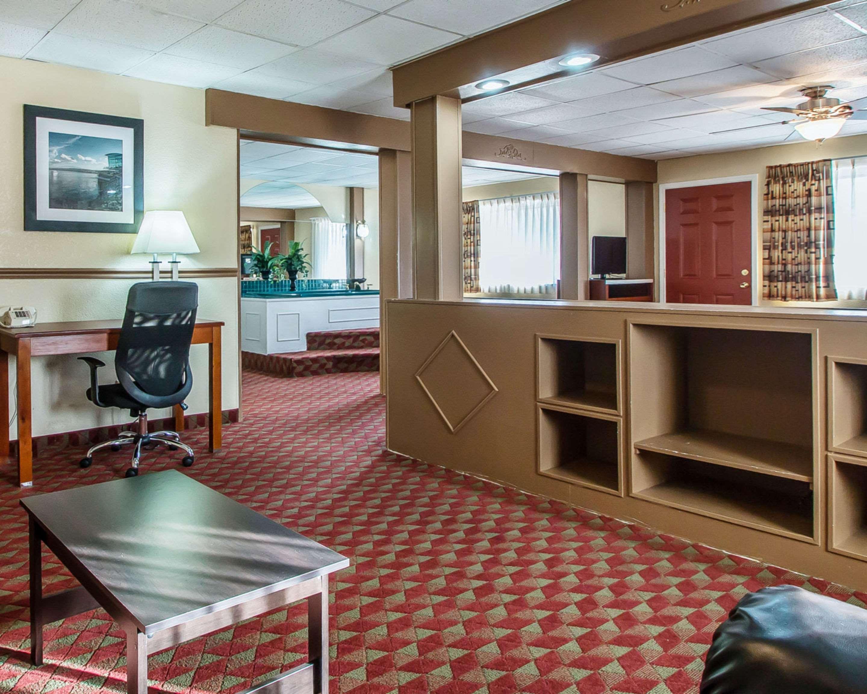 Quality Inn East Dubuque ภายนอก รูปภาพ