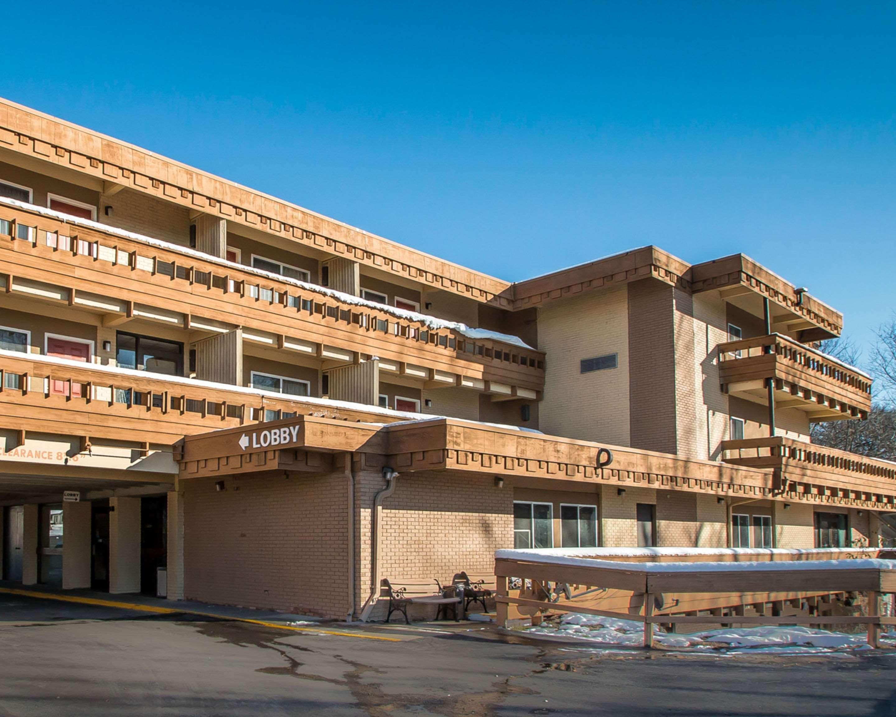 Quality Inn East Dubuque ภายนอก รูปภาพ