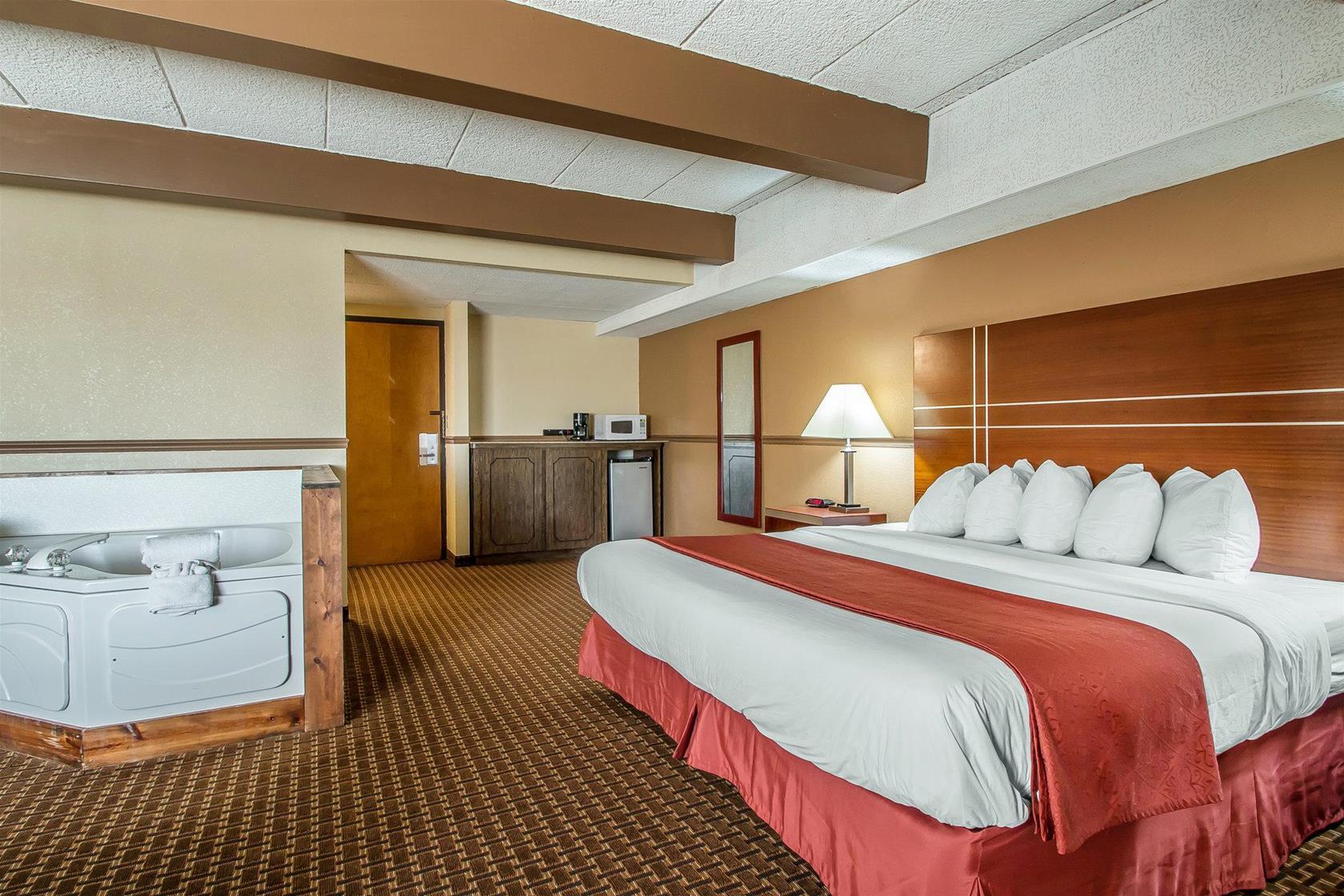 Quality Inn East Dubuque ภายนอก รูปภาพ