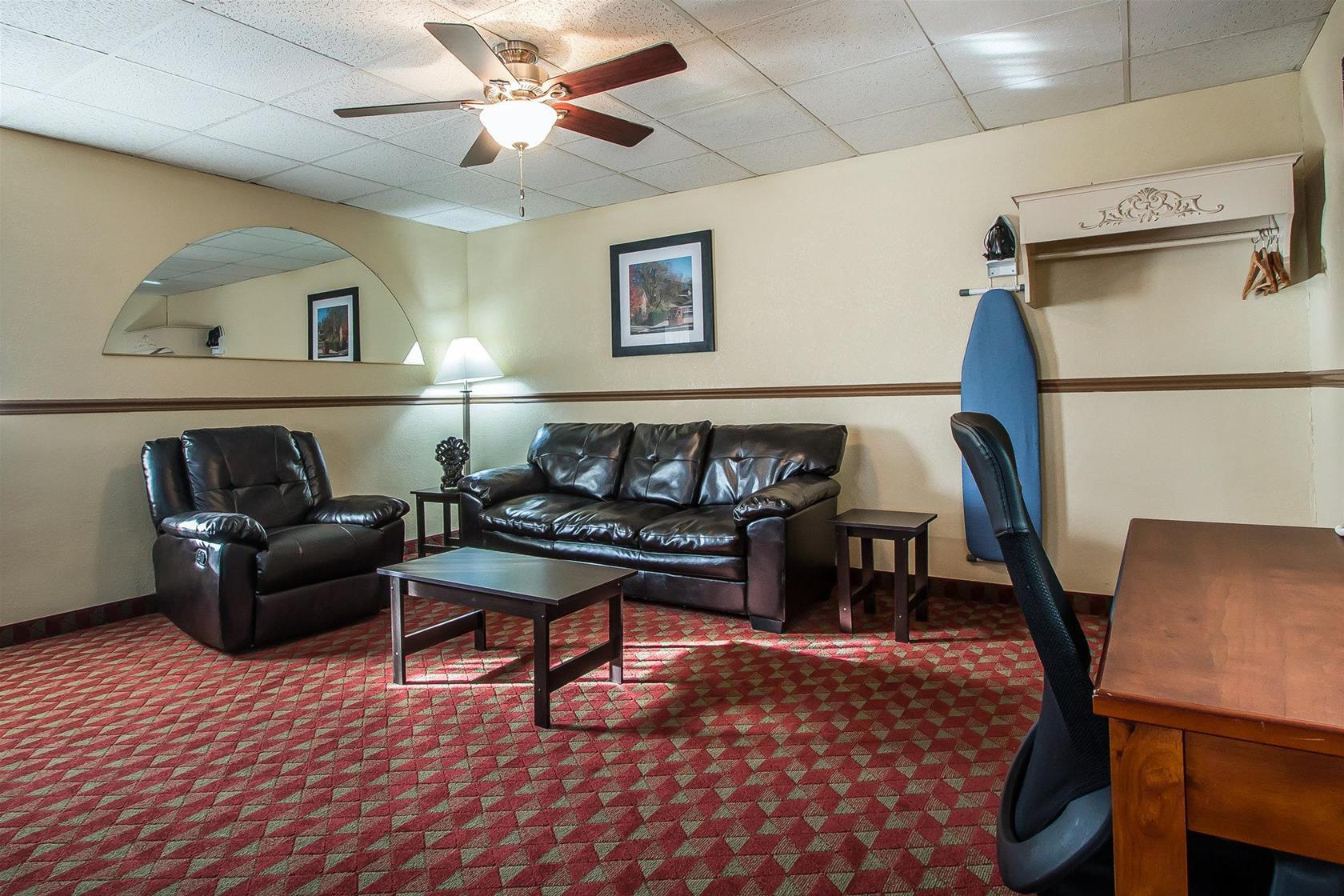 Quality Inn East Dubuque ภายนอก รูปภาพ