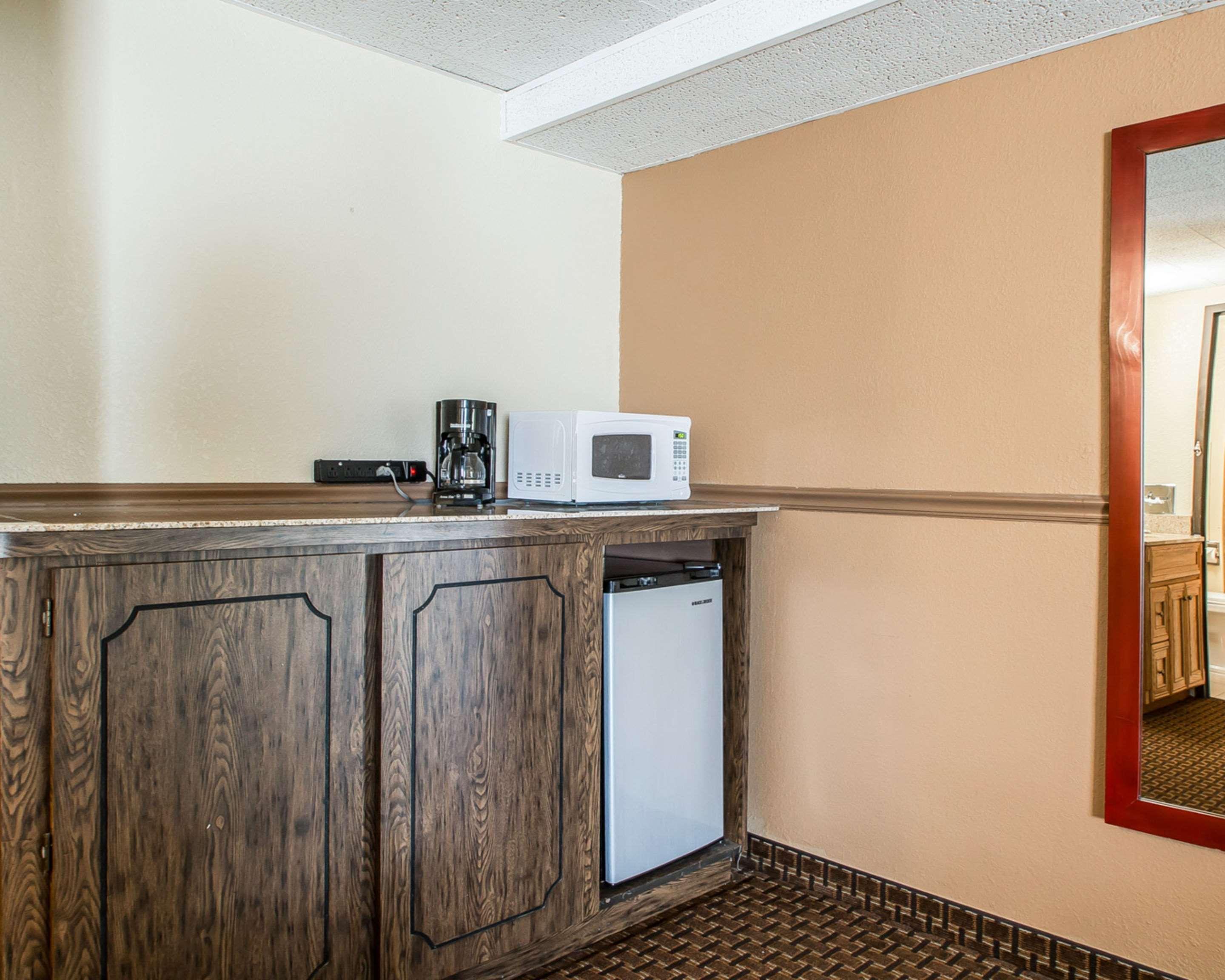 Quality Inn East Dubuque ภายนอก รูปภาพ