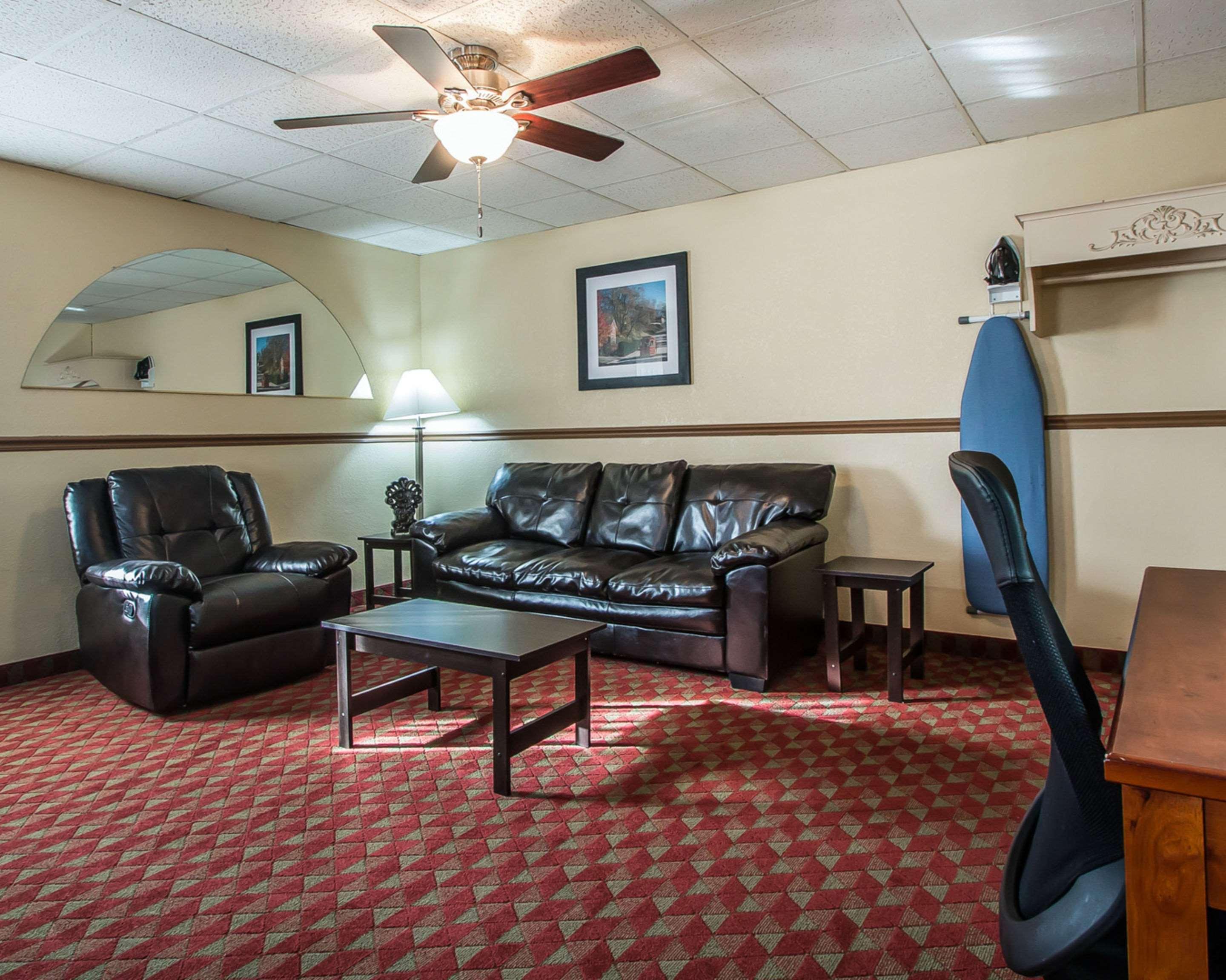 Quality Inn East Dubuque ภายนอก รูปภาพ