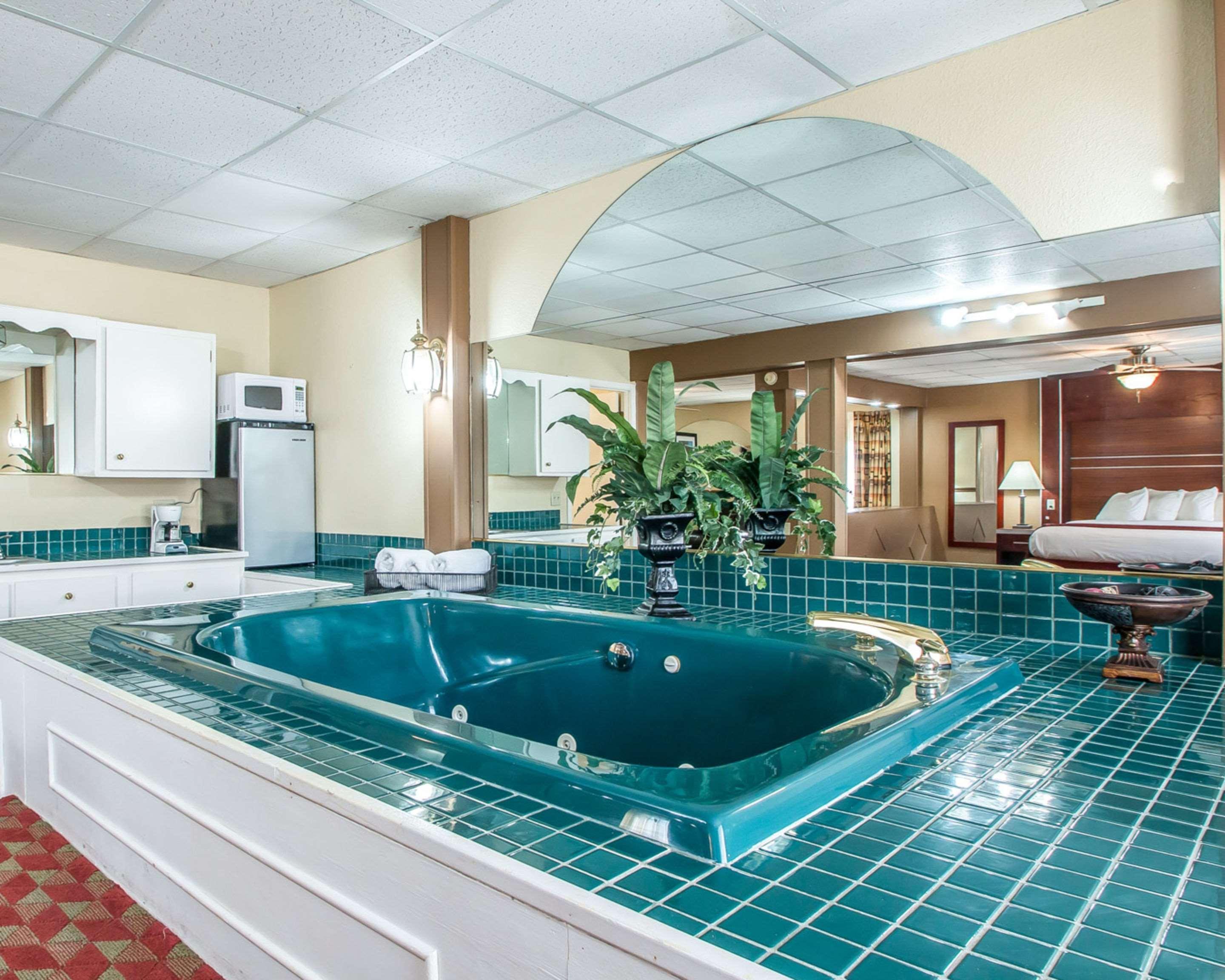 Quality Inn East Dubuque ภายนอก รูปภาพ