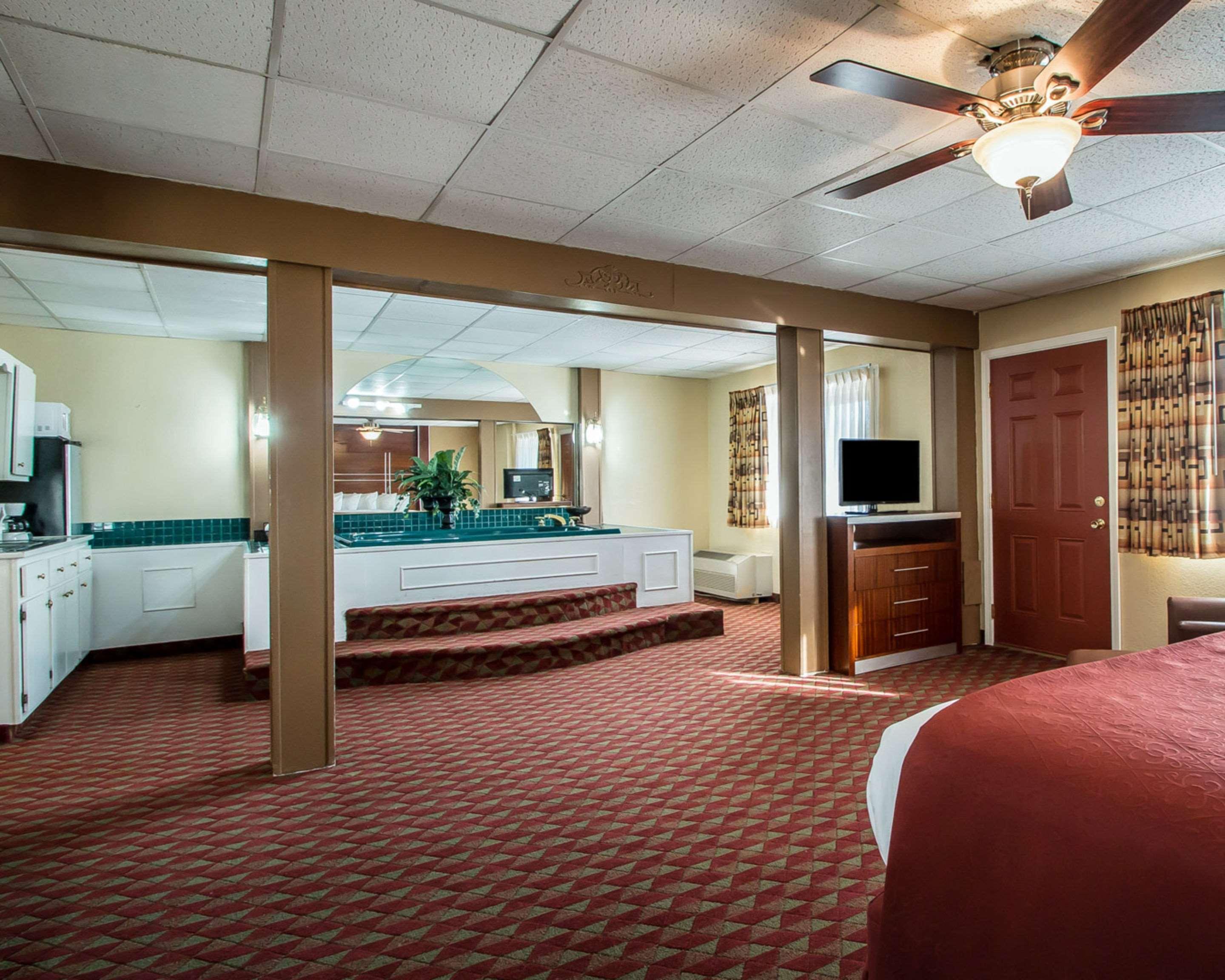 Quality Inn East Dubuque ภายนอก รูปภาพ