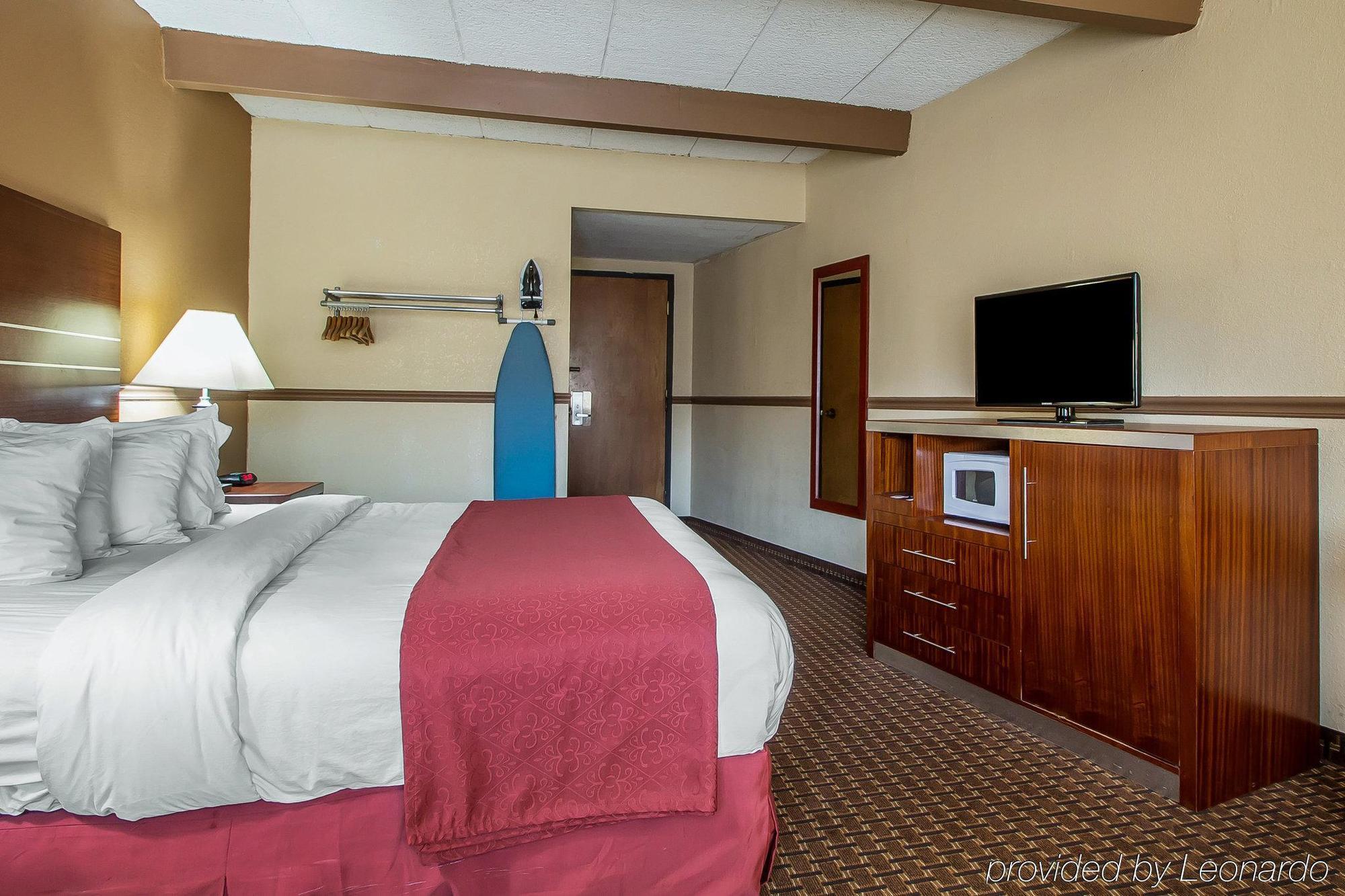 Quality Inn East Dubuque ภายนอก รูปภาพ