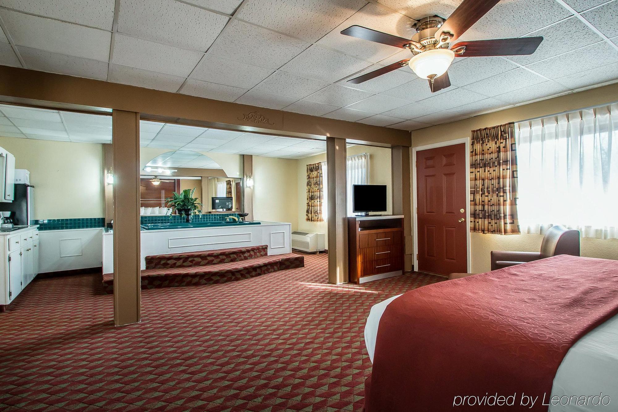 Quality Inn East Dubuque ภายนอก รูปภาพ