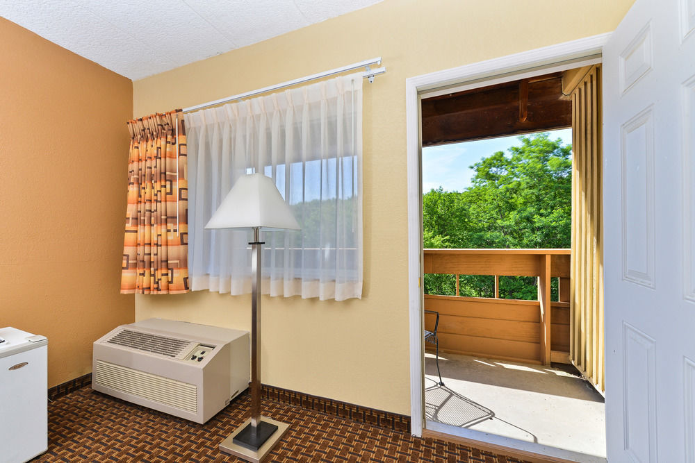Quality Inn East Dubuque ภายนอก รูปภาพ
