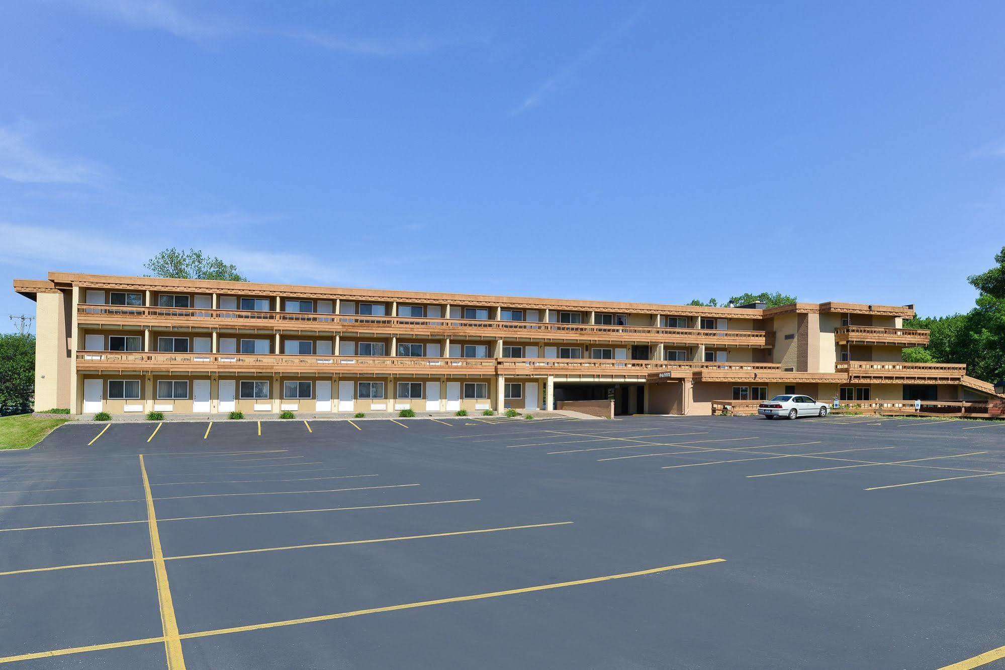 Quality Inn East Dubuque ภายนอก รูปภาพ