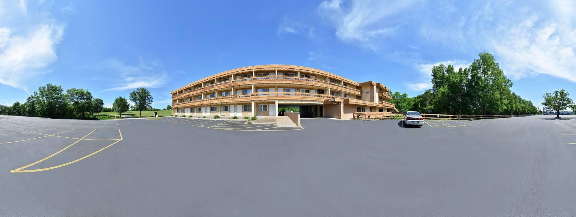 Quality Inn East Dubuque ภายนอก รูปภาพ